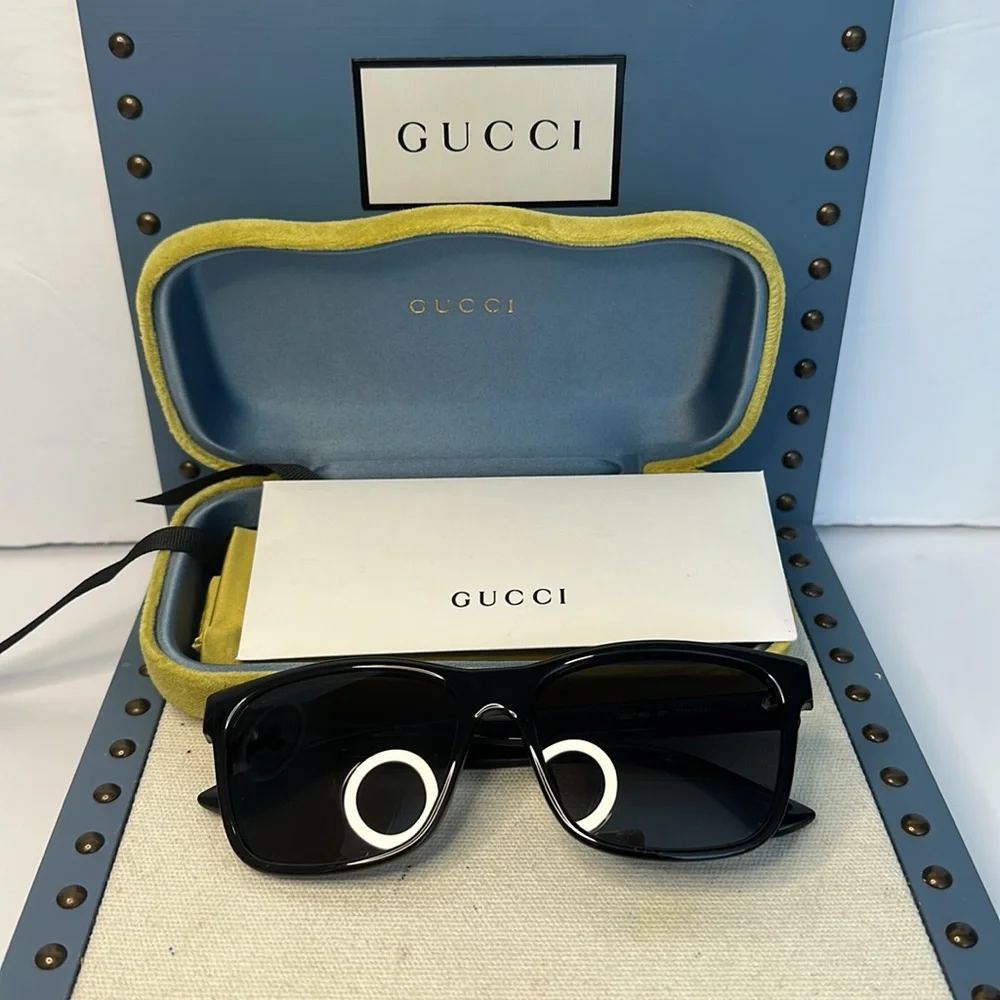 Authentic- New - GUCCI Grey Rectangular Men's Sunglasses GG0746S 001 57